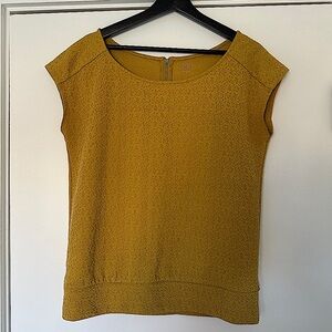 LOFT textured top. Size M